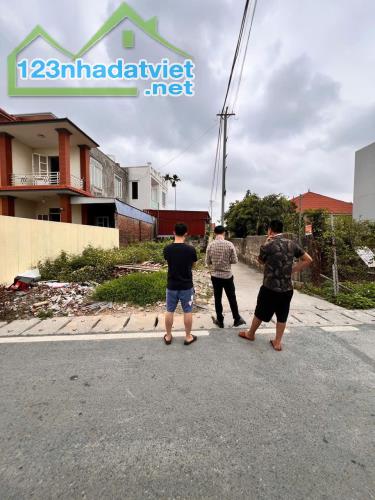 Bán lô góc trục xương cá sát đường 203 Hoa Động - Thuỷ Nguyên giá cực tốt. Lh 0967084289