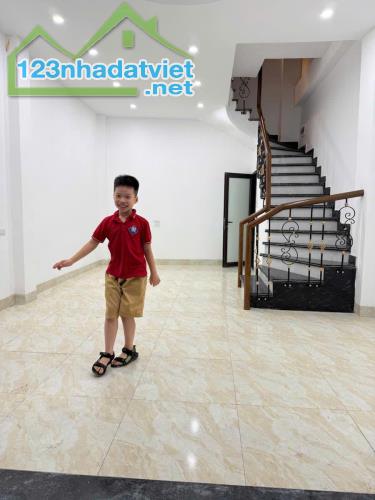 NHÀ MỚI Quan Nhân - NGÕ NÔNG - THANG MÁY DT 32m2 6 tầng MT 4.3m Giá 9.1 tỷ - 4