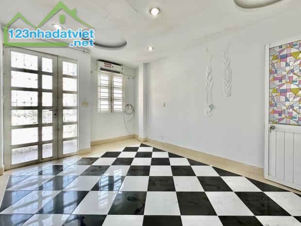 KHU VIP- HIẾM NHÀ BÁN- HẺM XE TẢI BÌNH THẠNH- UNG VĂN KHIÊM- 62M-CÔNG NHẬN ĐỦ- 4 TẦNG- 4X1 - 5
