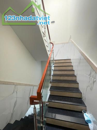 CHỈ 9.9 TỶ - NHÀ 3 TẦNG HẺM XE HƠI PHAN VĂN HỚN Q12 THU 16TR/THÁNG - 2
