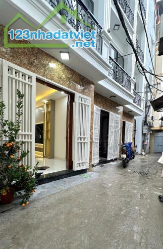 Bán nhà Nguyễn Chính-Tân Mai, 36m2 x 5T căn góc, ngõ thông, ô tô 20m. Giá 7,4 tỷ