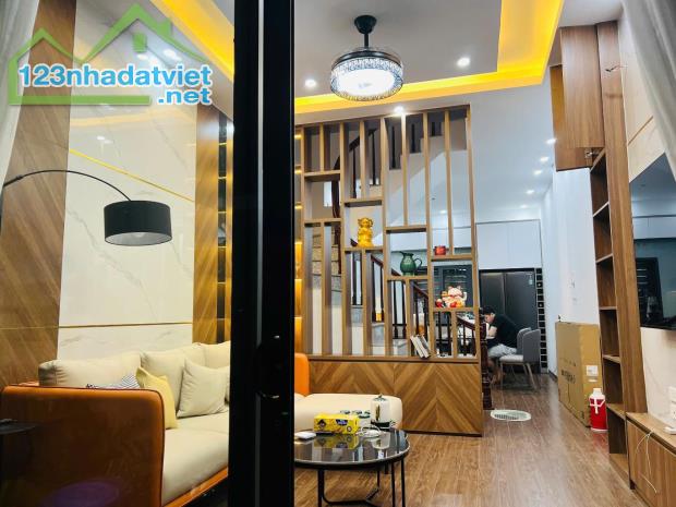Hồ Tùng Mậu, 48m2, lô góc, sát phố, oto tránh 45m 9 tỷ hơn