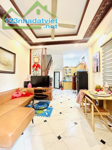Bán nhà 5 tầng, 35m, Đại Đồng, Hoàng Mai, ô tô gần giá nhỉnh 5 tỷ