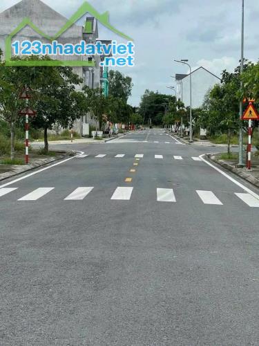 Chính chủ cần bán đất ngay KCN Vsip đường Dt742 giá rẻ - 1