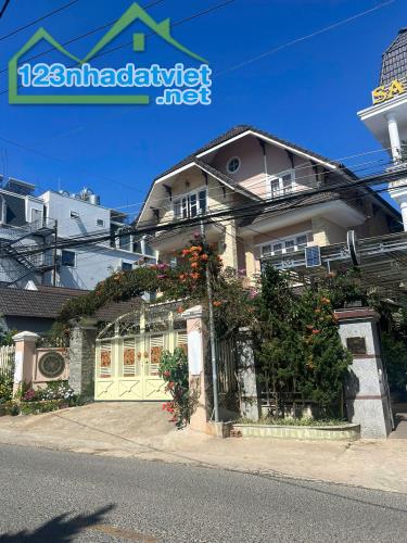 CHO THUÊ VILLA 5 PHÒNG NGỦ ĐƯỜNG TRIỆU VIỆT VƯƠNG P3 22TR/THÁNG