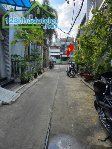 BÁN NHÀ - THẠCH LAM - TÂN PHÚ - 91M2 - NGANG 6M - HẺM Ô TÔ - CHỈ 7.5 TỈ TL