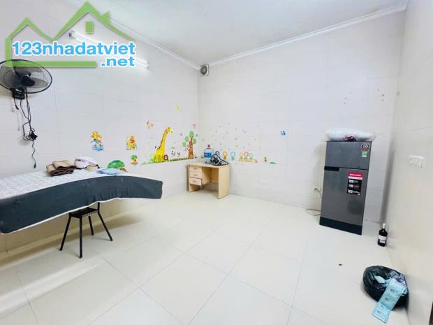 Cần bán nhà tại phố Bạch Mai, quận Hai Bà Trưng ngõ nông gần phố 5,8 tỷ
