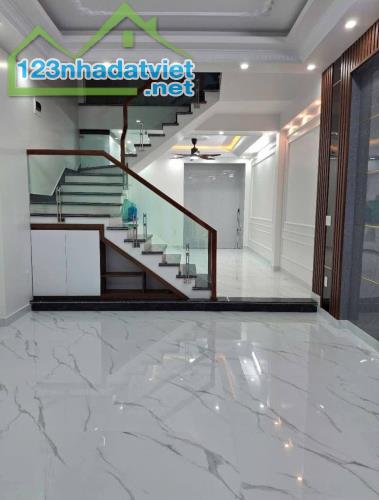 Bán nhà Xóm Trung, Đằng Giang, Ngô Quyền, Hải Phòng. 4 tầng, 60m2, 4,5 tỷ. Ngang 4,3m, d2t