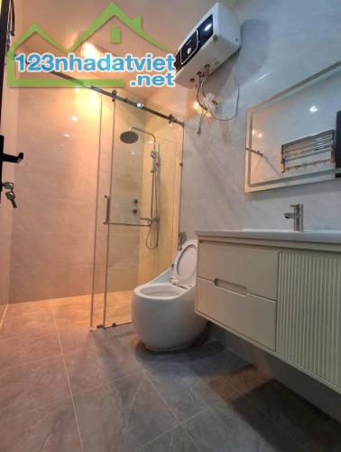 Bán nhà Xóm Trung, Đằng Giang, Ngô Quyền, Hải Phòng. 4 tầng, 60m2, 4,5 tỷ. Ngang 4,3m, d2t - 4