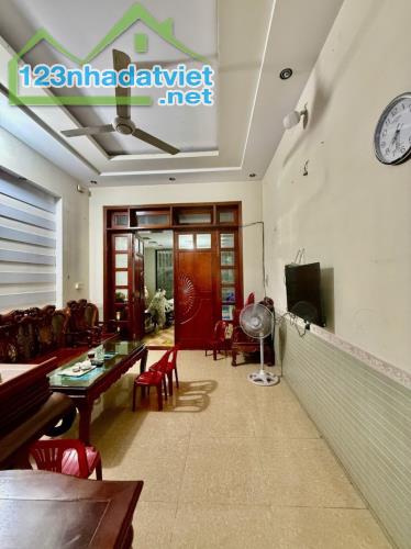Bán nhà HXT Nguyễn Ảnh Thủ TCH , Q12, 3Tx 64m2 . Giá chỉ  5.7 tỷ (TL)