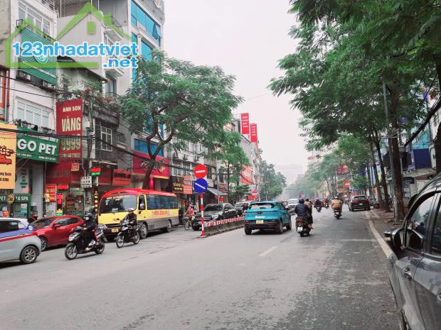 Cần bán nhà 6T MP Lạc Long Quân, Tây Hồ, 70m2, Kinh doanh- Vỉa hè 3m, 41 tỷ