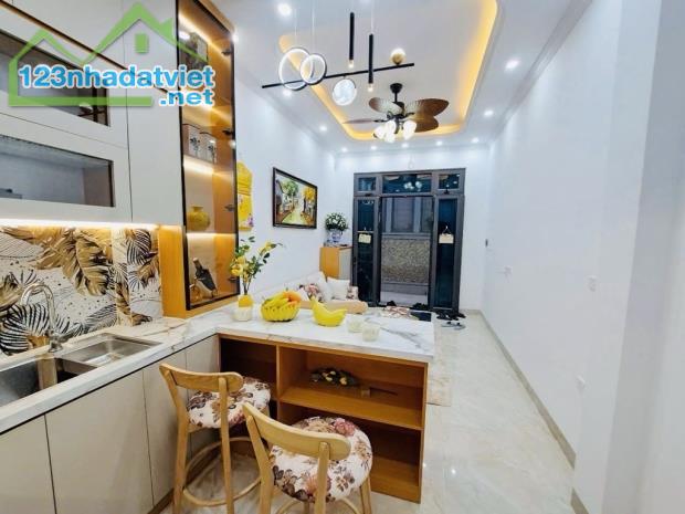 BÁN NHÀ DÂN XÂY PHỐ HOÀNG MAI-5TẦNG-28M2 - GIÁ CHỈ 5,8 TỶ