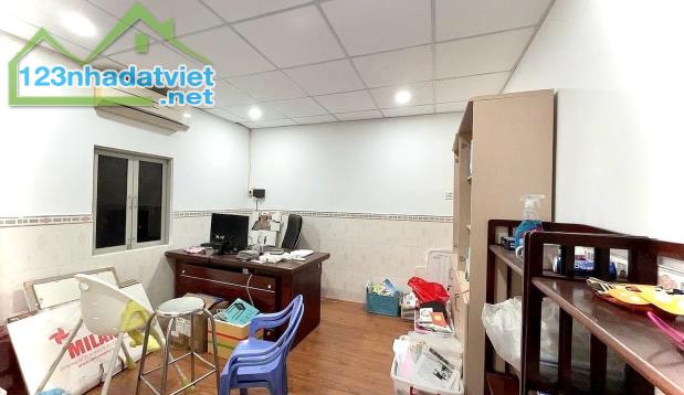 🍀🌺 HÀNG HIẾM 🌺 QUẬN 10 – NHÀ MỚI 4x14m HẺM 8M Ô TÔ , 3 TẦNG - 6 tỏi - 3