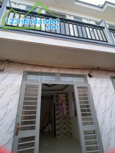 NHÀ GIÁ RẺ GẦN TP.HCM GẦN CÁC CỤM KCN LỚN ĐỨC HÒA, LONG AN