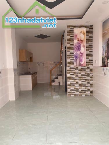 NHÀ GIÁ RẺ GẦN TP.HCM GẦN CÁC CỤM KCN LỚN ĐỨC HÒA, LONG AN - 2