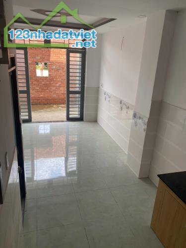 NHÀ GIÁ RẺ GẦN TP.HCM GẦN CÁC CỤM KCN LỚN ĐỨC HÒA, LONG AN - 3