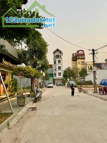 CẦN BÁN LÔ ĐẤT ĐẤU GIÁ X3 – ĐÔNG LA, DƯƠNG NỘI, HÀ ĐÔNG  * Diện tích: 75m² – Mặt tiền: 6.2 - 1