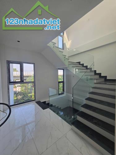 Bán nhà phố Hoàng Cầu, Đống Đa 45m2, 5 tầng, mặt tiền 4.3m ô tô sát Hồ Hoàng Cầu