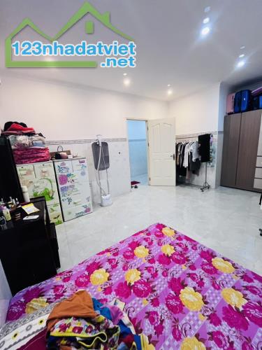 Bán nhà quận 8 ngang khủng 6m hoàn công đủ - 1