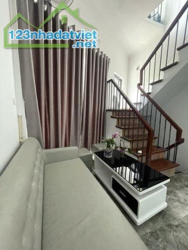Cho thuê nhà ngõ ôtô phố Giải Phóng Thịnh Liệt Hoàng Mai 30m x 3 tầng, giá 9.5tr/tháng - 2