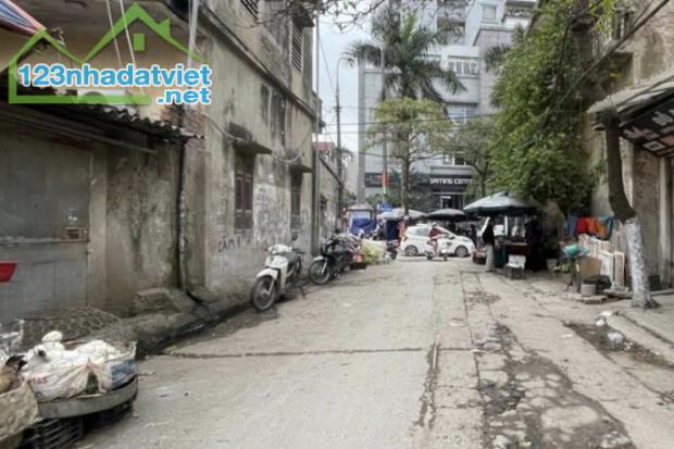 ĐỊNH CÔNG – PHÂN LÔ – Ô TÔ TRÁNH – KINH DOANH NGÀY ĐÊM – NGAY VÀNH ĐAI 2.5 – GIÁ 8.6 TỶ  D