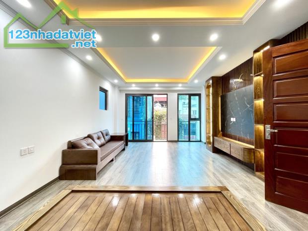 Lô góc Tô Vĩnh Diện,Ô tô tránh,gần phố,ở sướng,43m 6 tầng TM 6.4m mặt,Giá 19 tỷ 0796193699