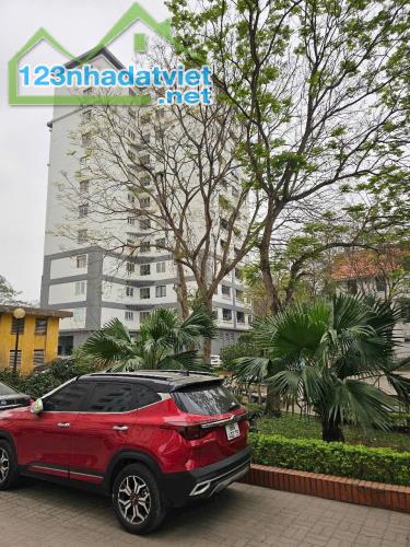 Bán căn hộ tòa cc tòa OCT2 ĐN2 Bắc Linh Đàm, nhà đẹp, full nt, view hồ, 80m, 3 ngủ, sddcc,