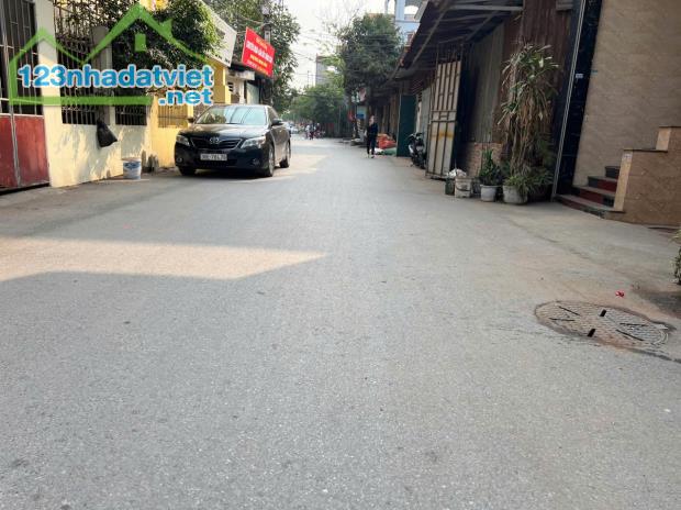 diện tích 90m2, giá chỉ 1,9 tỷ, đây là cơ hội không thể bỏ qua. Mặt tiền rộng 5m, ngõ vào - 1