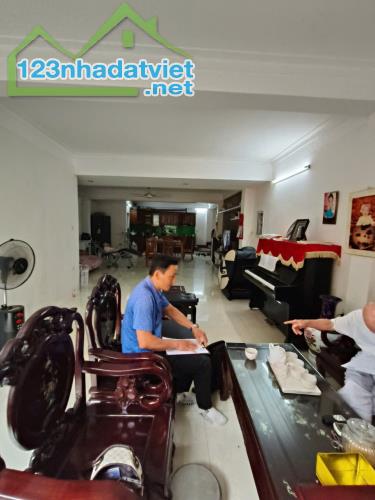 NHÀ NHƯ BIỆT THỰ, Ô TÔ VÀO, DÂN TRÍ CAO, YÊN TĨNH, SỐNG LÝ TƯỞNG, PHÙ HỢP KINH DOANH VĂN
