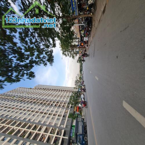 23 tỷ có tòa văn phòng 81m2, 5 tầng mặt phố 22m tại Trâu Quỳ, Gia Lâm, Hà Nội. Lh - 2