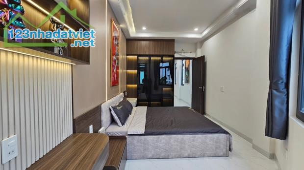 BÁN NHÀ LÔ GỐC 4 LẦU ,FULL NỘI THẤT ĐẸP ,3PN ,ĐƯỜNG PHẠM HỮU LẦU, QUẬN 7
