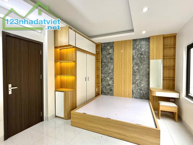 Bán nhà 5 tầng 30m cực đẹp ngõ 565 Bát Khối, Long Biên - 4