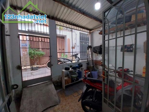 Bán nhà Q12, 81m2, 2PN, 3.4 tỷ - hẽm  rộng, vị trí đẹp, sổ hồng chính chủ! - 1