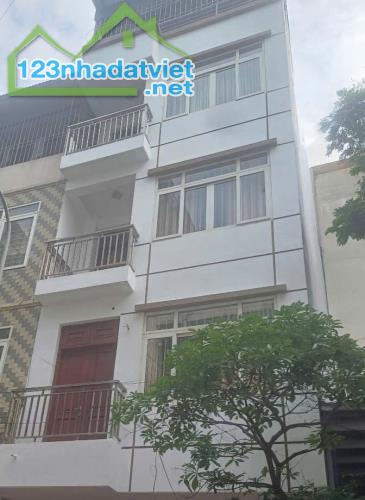 BÁN NHÀ ĐƯỜNG CHIẾN THẮNG - HÀ ĐÔNG, VỊ TRÍ CỰC ĐỈNH,HƯỞNG TRỌN MỌI TIỆN ÍCH, Ô TÔ ĐỖ CỬA