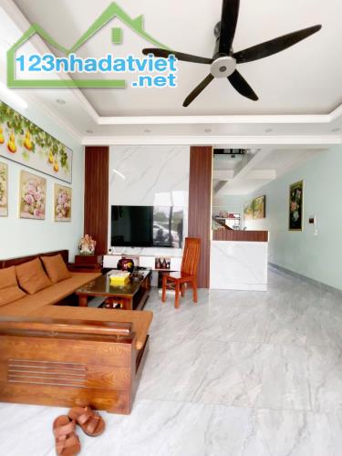 Bán Nhà 3 Tầng Giáp KĐT Bãi Muối,P.Cao Thắng. DT:58m2,MT:5.5m !!! - 1