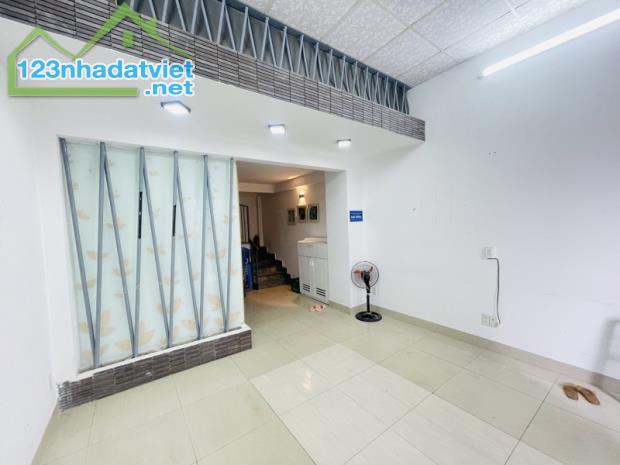 # Nhà Kiệt Ô tô, sát MT Phạm Cự Lượng, 35m2, 3 tầng cứng sạch, 3.5 tỷ - 3