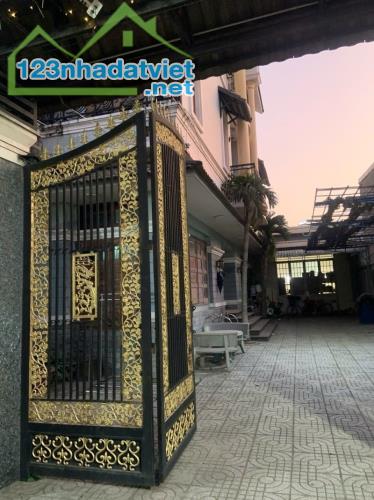 Bán BIỆT THỰ ĐẲNG CÂP 242m2 ngay Trung Tâm Dĩ An,ngang KHỦNG 12m