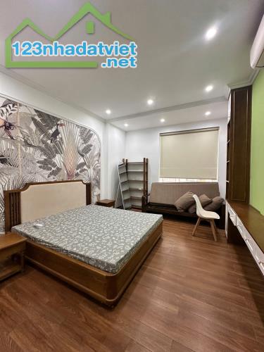 BÁN NHÀ MẶT PHỐ HUỲNH THÚC KHÁNG - TRUNG TÂM PHỐ CỔ HÀ ĐÔNG Diện tích: 35m² x 4 tầng