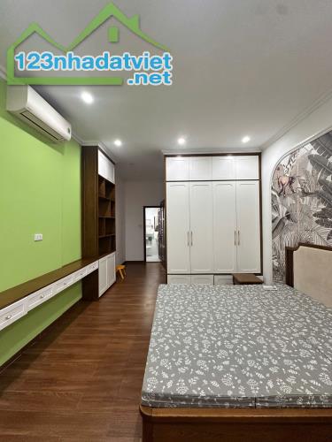 BÁN NHÀ MẶT PHỐ HUỲNH THÚC KHÁNG - TRUNG TÂM PHỐ CỔ HÀ ĐÔNG Diện tích: 35m² x 4 tầng - 4