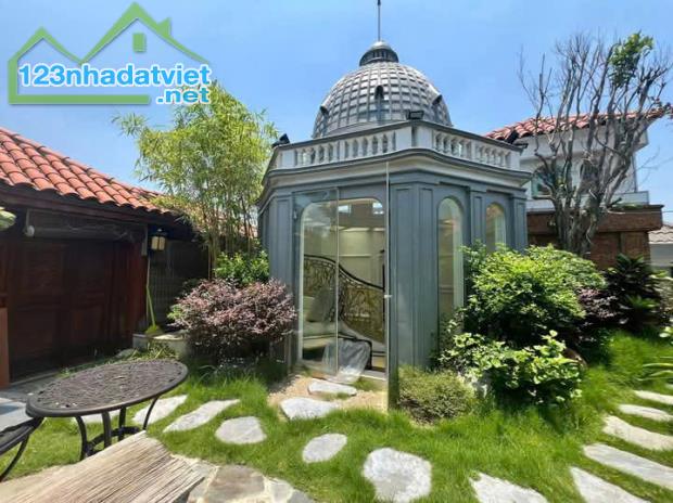 Bán BT sân vườn phố Phạm Văn Đồng, TP Giao Lưu DT239mx4TxMT8m, giá 96 tỷ sát hồ điều hòa - 1