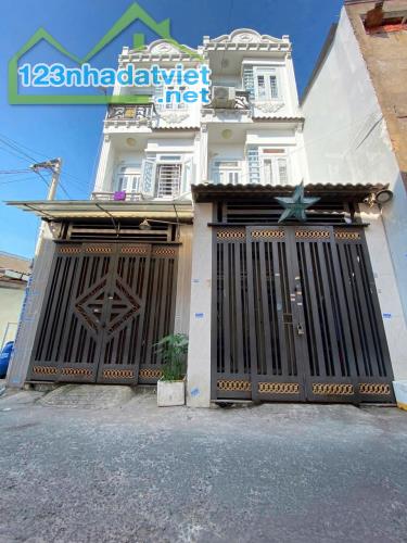 Dãy 3 căn liền kề SHR (9x16m) HXH Hiệp Thành 17, Q12 Giá Rẻ 6.68 tỷ (Cách MT 15m)
