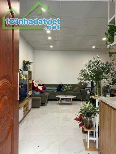 CỰC HIẾM NHÀ PHỐ LÊ LỢI - QUANG TRUNG -  HÀ ĐÔNG Diện tích: 35m²  Nhà 2 tầng  2 phòng ngủ - 4