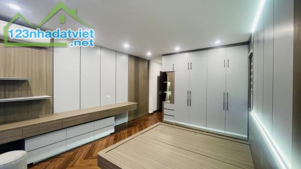 Bán nhà Thạch Bàn,Long Biên 7 tầng,45m,mt4m oto vào nhà nhỉnh 10 tỷ - 4