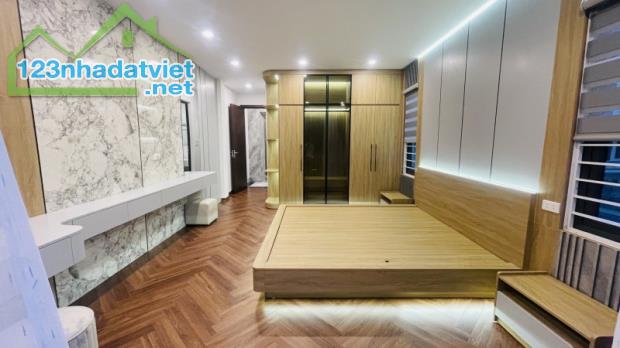 Bán nhà Thạch Bàn,Long Biên 7 tầng,45m,mt4m oto vào nhà nhỉnh 10 tỷ - 5