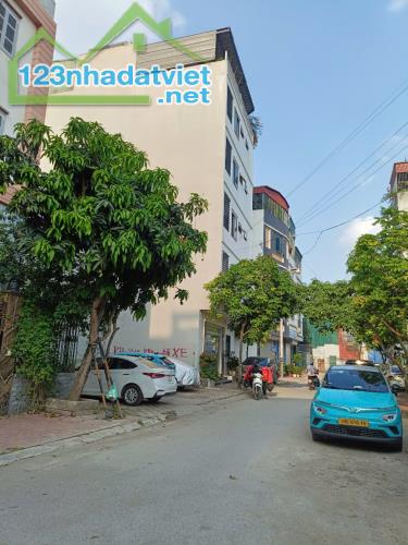 Đất ĐG Đại Mỗ 91.2m2-MT5.5m, Vỉa hè 2 ôtô tránh, Kinh doanh, giá 15tỷ5