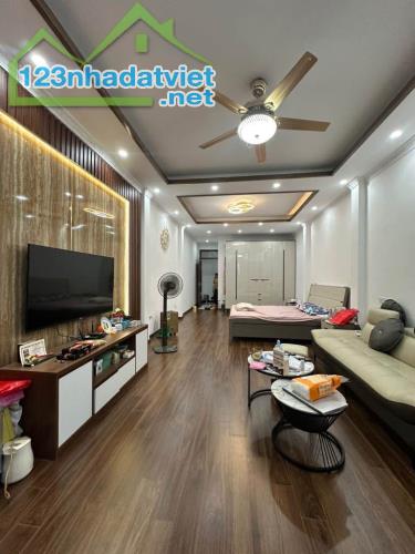 Phân Lô Mai Động- 70m2- Hơn chục tỏi- Nhà mới- 7 tầng Thang máy- Gara 7 chỗ- Full nội thất - 3