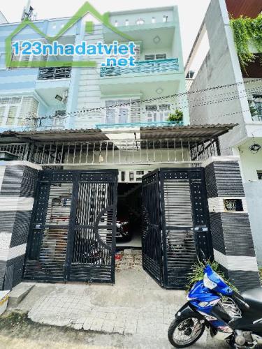 Hơn 5 tỷ - nhà Q12 , HXH đỗ cửa , Ngang gần 5m  , Chủ tặng nội thất nhập  + Nhà riêng chủ