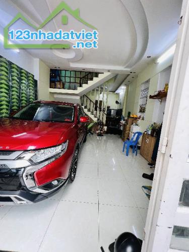 Hơn 5 tỷ - nhà Q12 , HXH đỗ cửa , Ngang gần 5m  , Chủ tặng nội thất nhập  + Nhà riêng chủ - 1