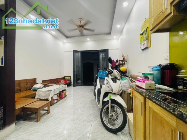 Nhà Mới Đẹp - Ở Ngay - Lô Góc - Ba Gác Đỗ Cửa - Thịnh Quang - DĐa- Dt: 34m2/5tầng/4,2mMT*n - 1