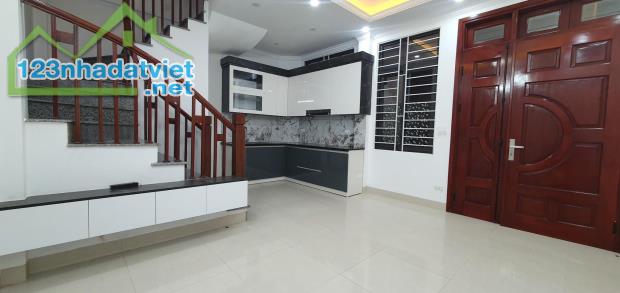 SIÊU PHẨM BÁT KHỐI 3 MẶT THOÁNG - NHÀ ĐẸP CHẮC CHẮN -  SÁT MẶT PHỐ - GIÁ CHỈ NHỈNH 4 TỈ